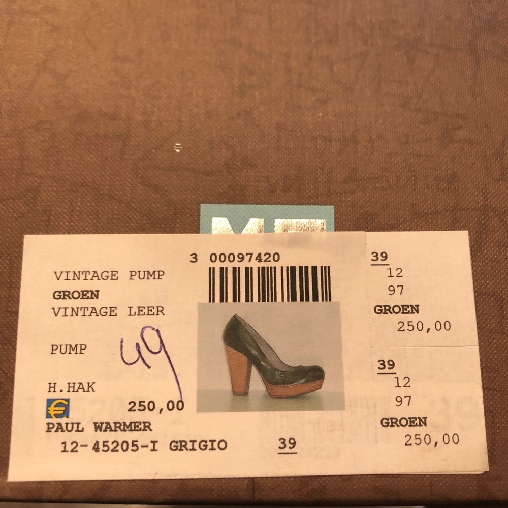 MOMA Women's Pumps - Picture 3 of 5